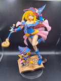 Figura coleccionable Dark Magician Girl Yu-Gi-Oh! con base temática